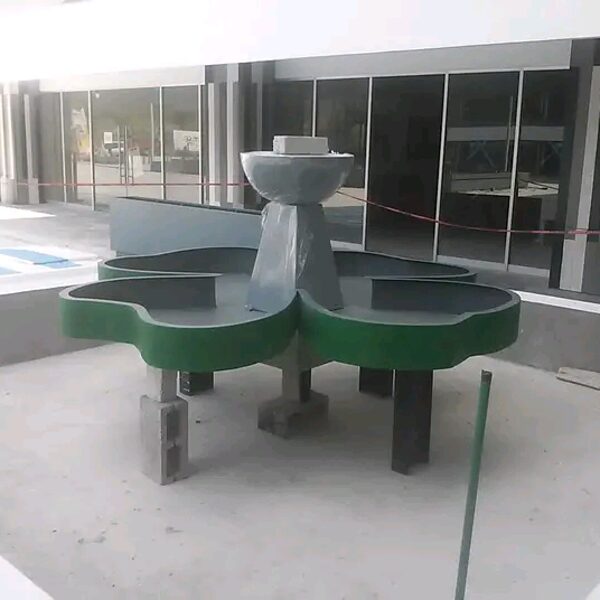 Fuente Trébol 2.50 x 2.50 mts.
