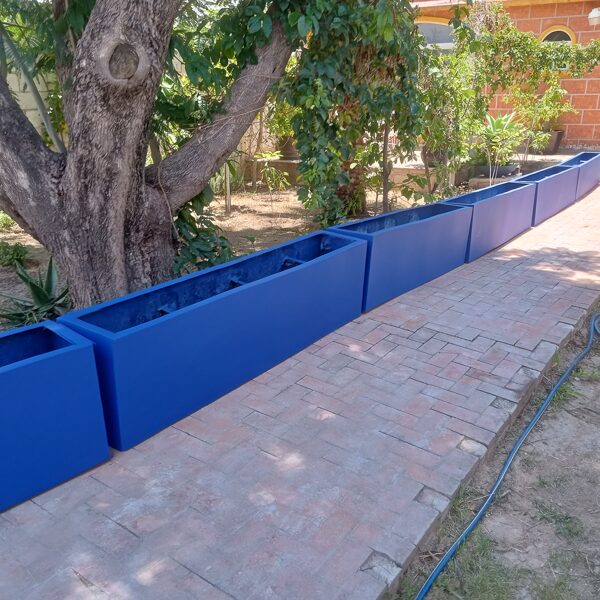 8 Jardineras de 195 x 30 x 45 Cms Colegio Finlandes del Centro en Querétaro 